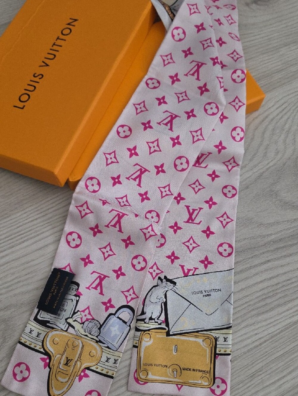 Louis Vuitton Pastel Logo Silk Twilly in Pink, Lavender and Cream - Picture 4 of 4
